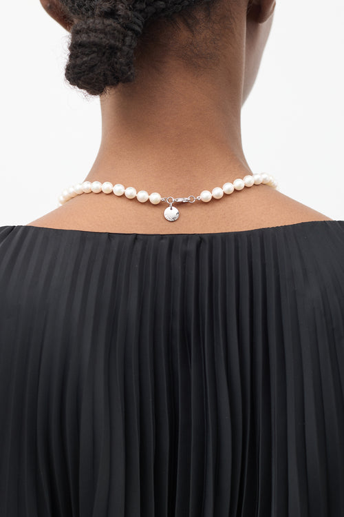 Tiffany 
Co. White Gold Essential Pearl Necklace