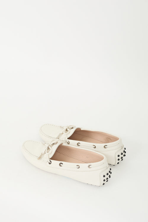 Tod
s Cream Textured Leather Gommino Embellished Loafer