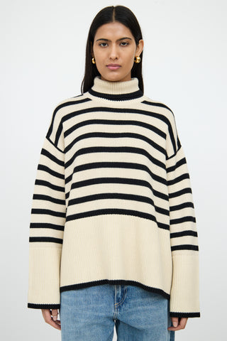 TotemeCream 
Black Signature Stripe Top