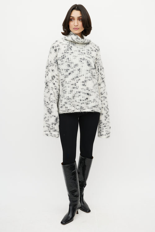 Totême White 
Black Merino 
Mohair Chunky Sweater