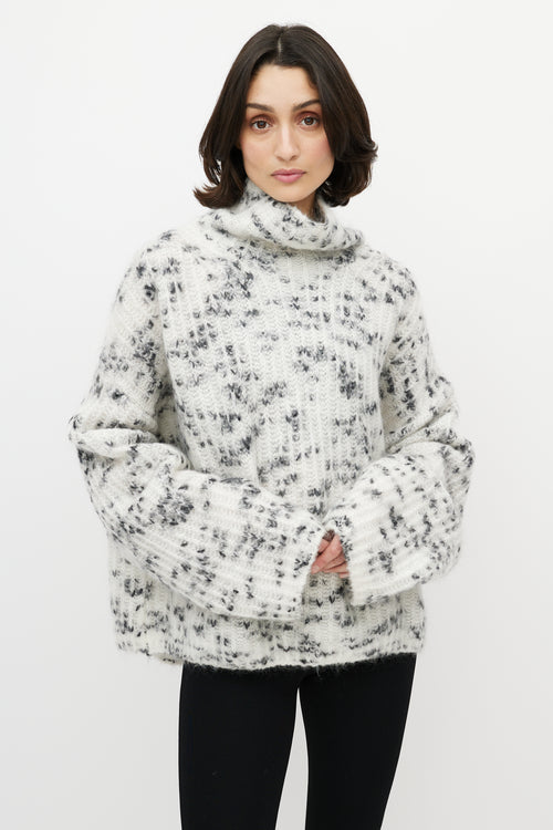 Totême White 
Black Merino 
Mohair Chunky Sweater