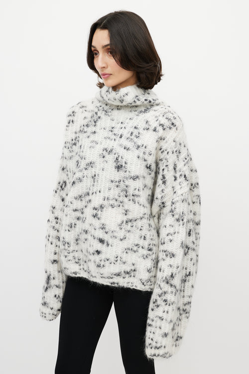 Totême White 
Black Merino 
Mohair Chunky Sweater