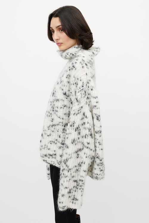 Totême White 
Black Merino 
Mohair Chunky Sweater