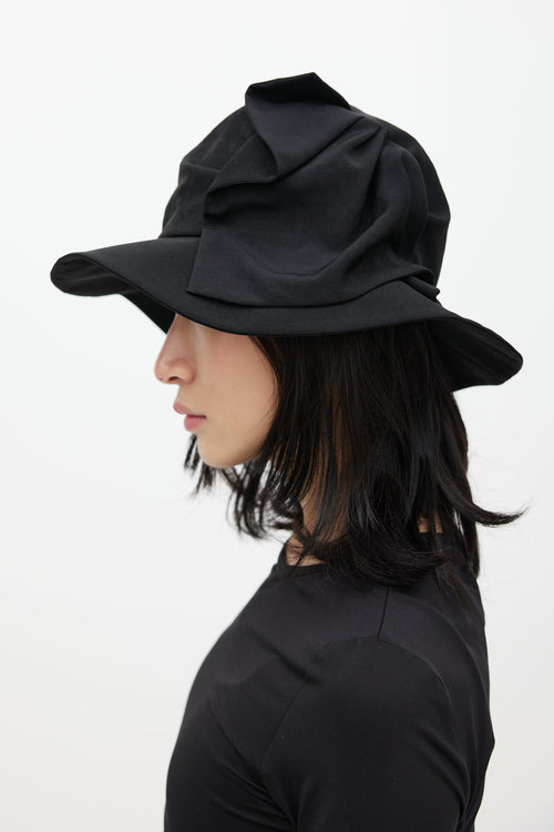 Y
s Black Ruffled Hat