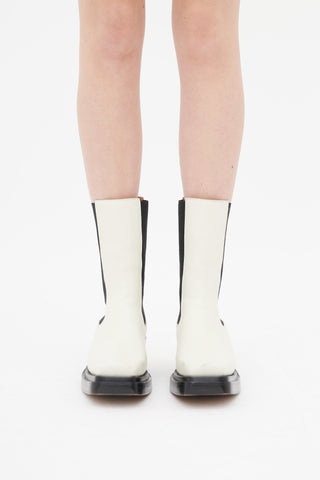 Bottega Veneta White 
Black Leather The Lean Chelsea Boot