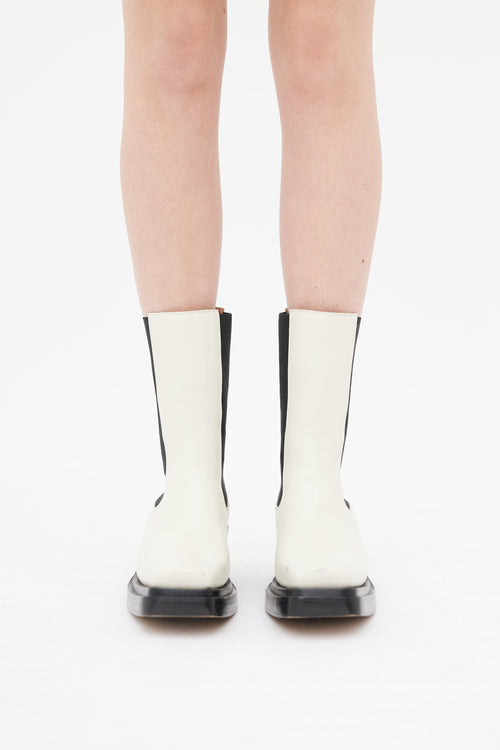 Bottega Veneta White 
Black Leather The Lean Chelsea Boot