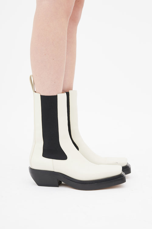 Bottega Veneta White 
Black Leather The Lean Chelsea Boot