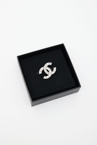 Chanel Silver 
Crystal Fall 2018 Interlocking CC Brooch