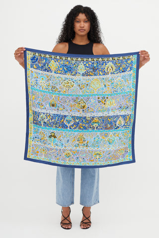 Hermès Blue 
Yellow Au Pays des Oiseaux-Fleurs Scarf