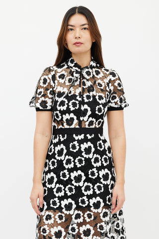 Self Portrait Black 
White Floral Guipure Lace Short Sleeved Dress