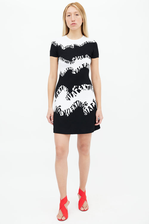 Valentino Pre-Fall 2018 Black 
White Wave Logo Knit Dress