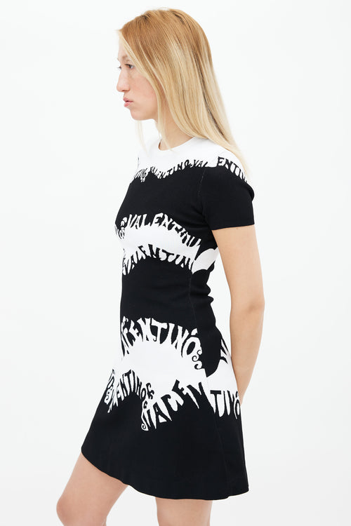 Valentino Pre-Fall 2018 Black 
White Wave Logo Knit Dress